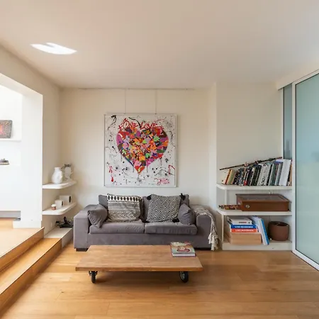 Appartamento Breathtaking 2bd Roof-top Patio 19e! Parigi