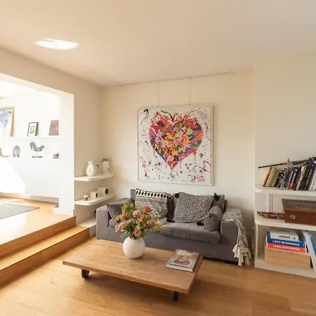 Appartamento Breathtaking 2bd Roof-top Patio 19e! Parigi