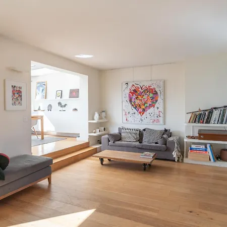 Breathtaking 2bd Roof-top Patio 19e! Appartamento Parigi