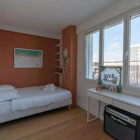 Appartamento Breathtaking 2bd Roof-top Patio 19e! Parigi